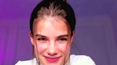 Adrialii webcam model stream image