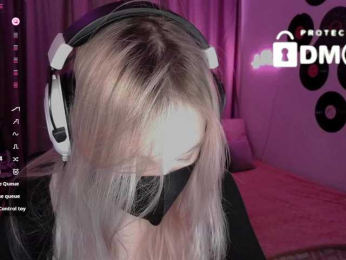 qwertikcam webcam model stream image
