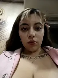 _Isabella--01 webcam stripchat model stream image