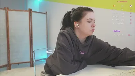 LovlyBambi webcam model stream image