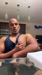 Beachmusclefit webcam model stream image