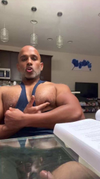 Beachmusclefit webcam model stream image