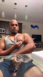 Beachmusclefit webcam model stream image