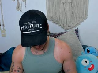 Aaron Bain webcam model stream image