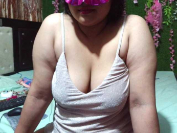 Naughtyladki webcam model stream image