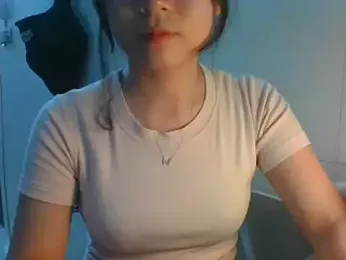 Linzly webcam stripchat model stream image
