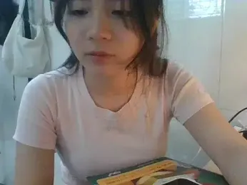Linzly webcam model stream image
