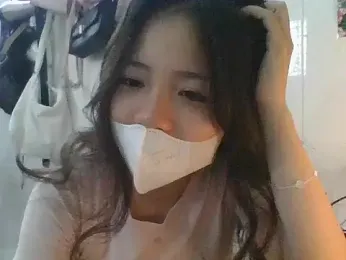 Linzly webcam model stream image
