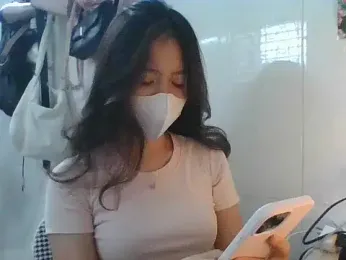 Linzly webcam model stream image
