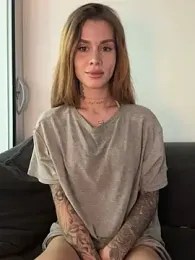 EmiliaCatalina webcam model stream image