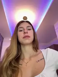 emma05 webcam model stream image