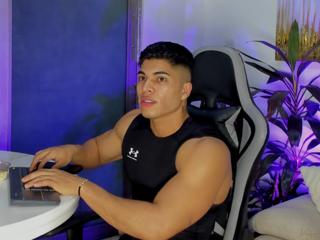 Romano Kentt webcam model stream image
