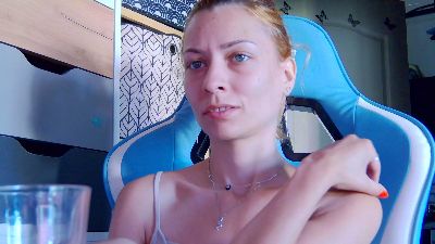 Karoline121 webcam cam4 model stream image