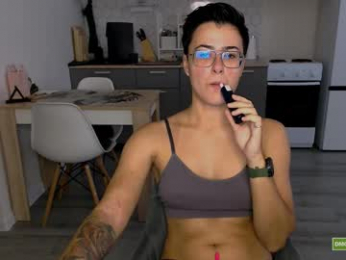 chloe_x_ webcam model stream image