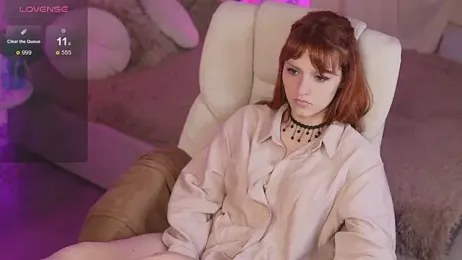VikkyLoveRed webcam model stream image
