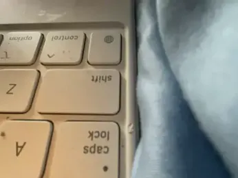 GushOnGem_SquirtOnEm webcam model stream image