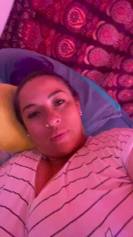 Maggie_ds webcam model stream image
