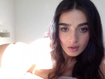 maia-maia webcam model stream image
