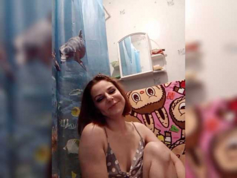 LinaSlime webcam model stream image