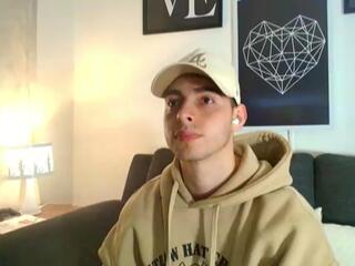 Thom Roger webcam model stream image