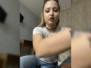Blonde-mur webcam bongacams model stream image