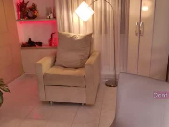 missvale_ webcam model stream image