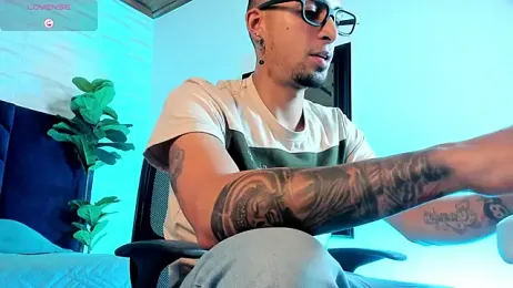 DrakeNeumann webcam model stream image