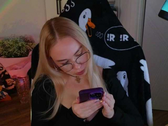 Emili1- webcam bongacams model stream image