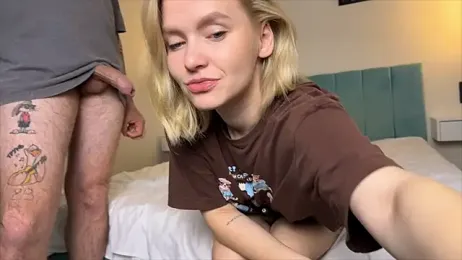 Adelovenick webcam model stream image