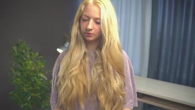 HollisCrute webcam model stream image