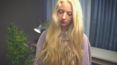 HollisCrute webcam model stream image