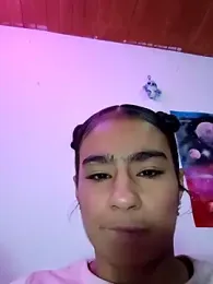 Leslly_ webcam model stream image