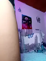 Leslly_ webcam model stream image