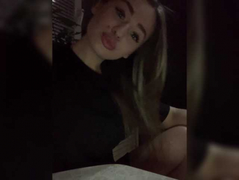 Polichkaaaa webcam model stream image