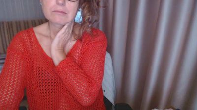 LauraOven webcam cam4 model stream image