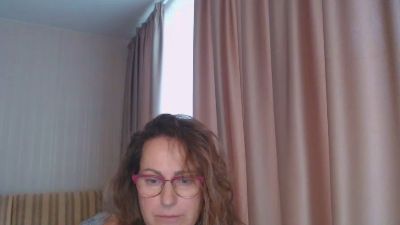 LauraOven webcam model stream image