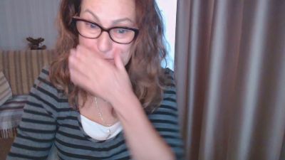 LauraOven webcam model stream image