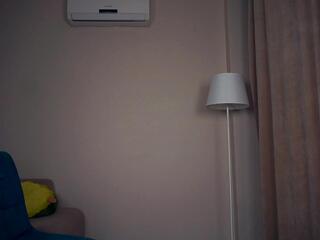 Lisa Budinich webcam model stream image