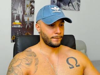 Luke Siner webcam model stream image