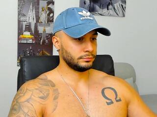 Luke Siner webcam model stream image