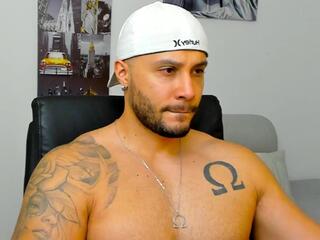Luke Siner webcam model stream image