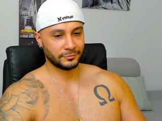 Luke Siner webcam model stream image