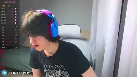 LeonBoykisser webcam stripchat model stream image