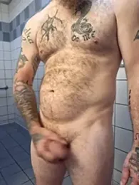 UnderpaidBCW_90 webcam model stream image