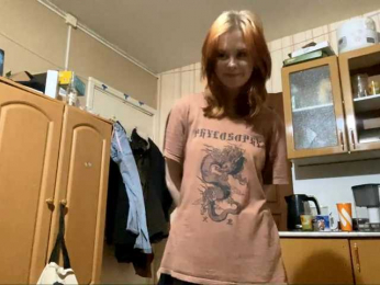 ShelliKvek webcam model stream image