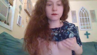 QueenCrimson webcam model stream image