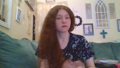 QueenCrimson webcam cam4 model stream image
