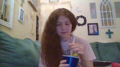 QueenCrimson webcam model stream image