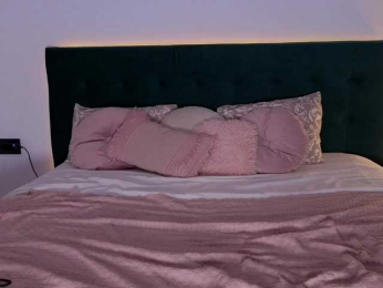 KimArts webcam model stream image