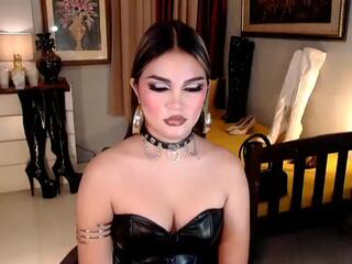 Trish Reds webcam flirt4free model stream image